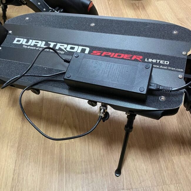 Как заряжать электросамокат?